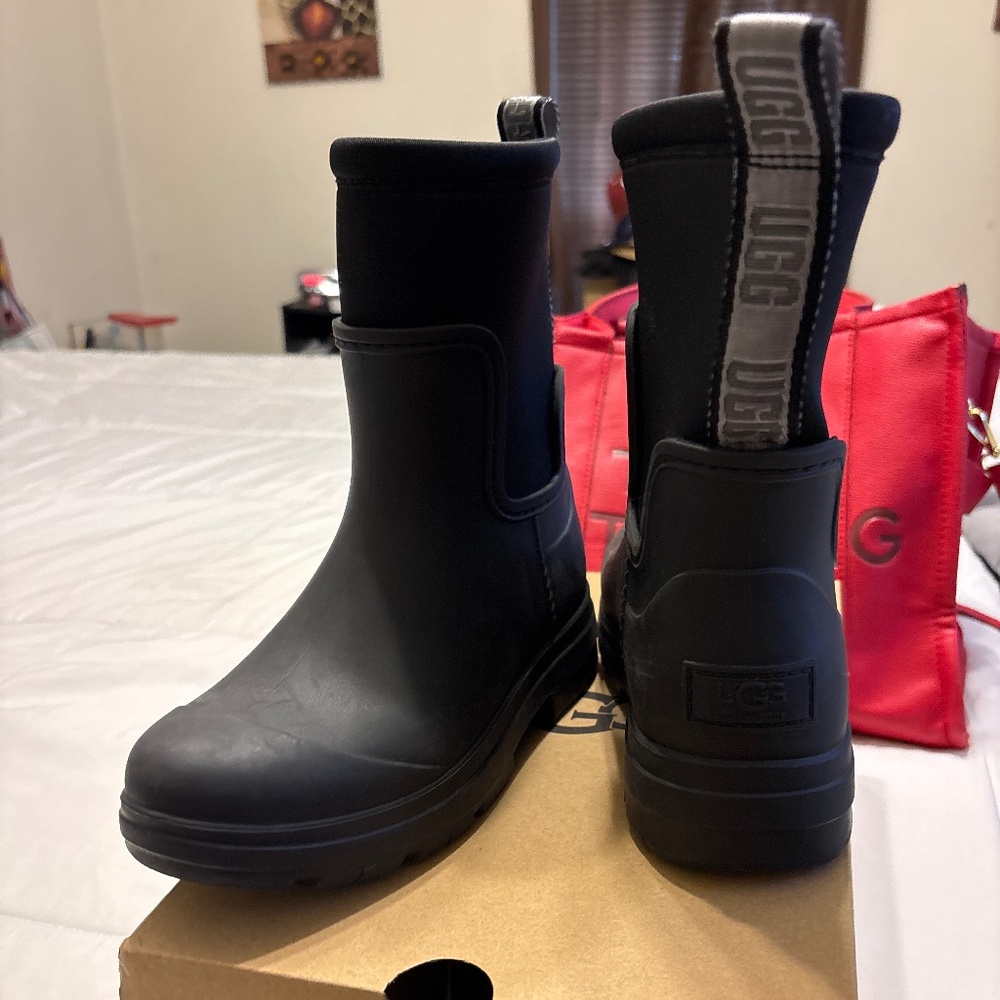 Girls Ugg Droplet Chelsea Waterproof Mid Boot